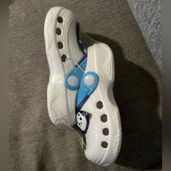 New White Lightweight Toddler Clogs with Panda and Nice Charms Size 6.5-7.5 - Picture 4 of 5